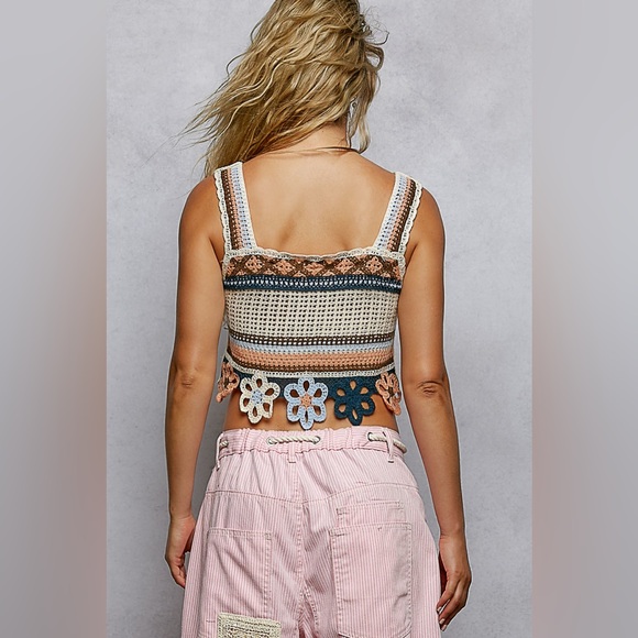 POL Cutout Flower Cropped Crochet Cami with with Dangle Detail - Picture 3 of 5